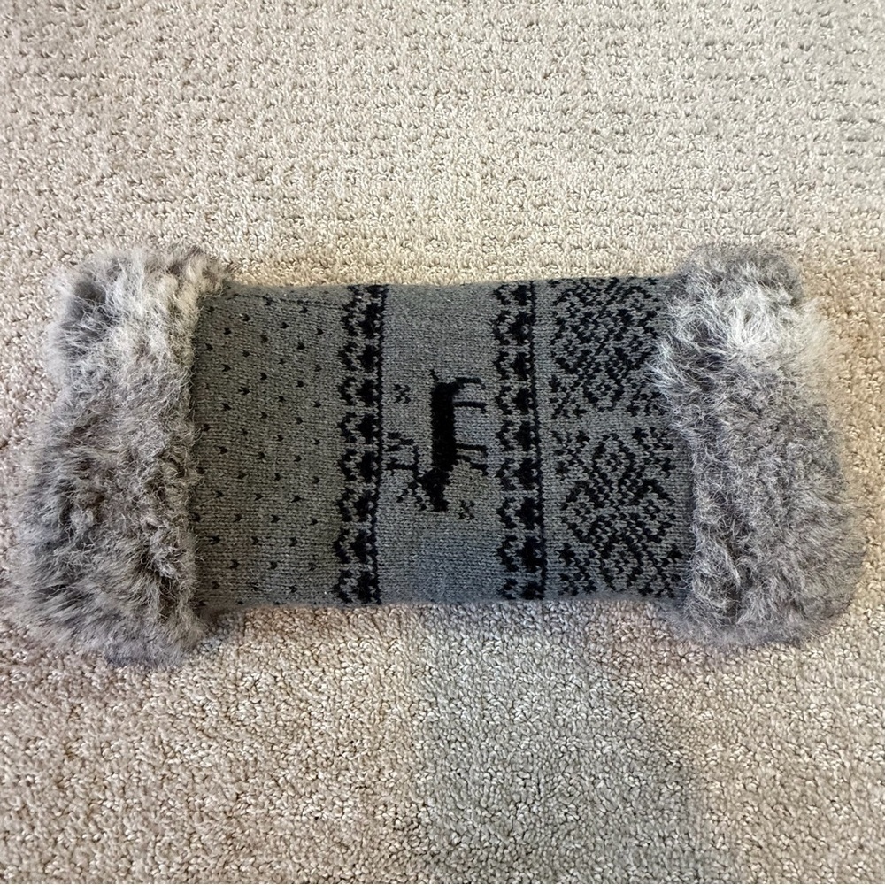Women’s Gray Knit Hand Warmer Black Faux Fur Fleece Lined Muff Warm Winter Deer - Picture 4 of 8